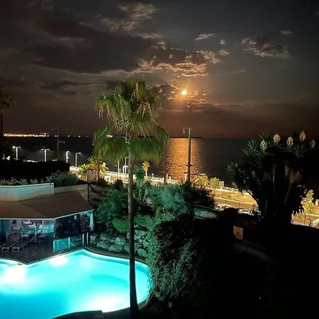 Beautiful With Sea View In 5 Pers * Cannes